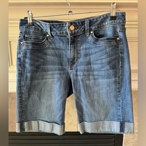 White House Black Market Pants - WHITE HOUSE BLACK MARKET W MID RISE BERMUDA DENIM ROLLED HEM SHORTS SIZE 8